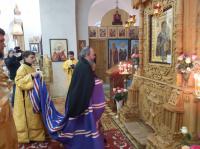 Архиепископ Элистинский и Калмыцкий Юстиниан совершил литургию в возрождаемом храме Рождества Христова села Мокрый Корь. 17 ноября 2019 года.