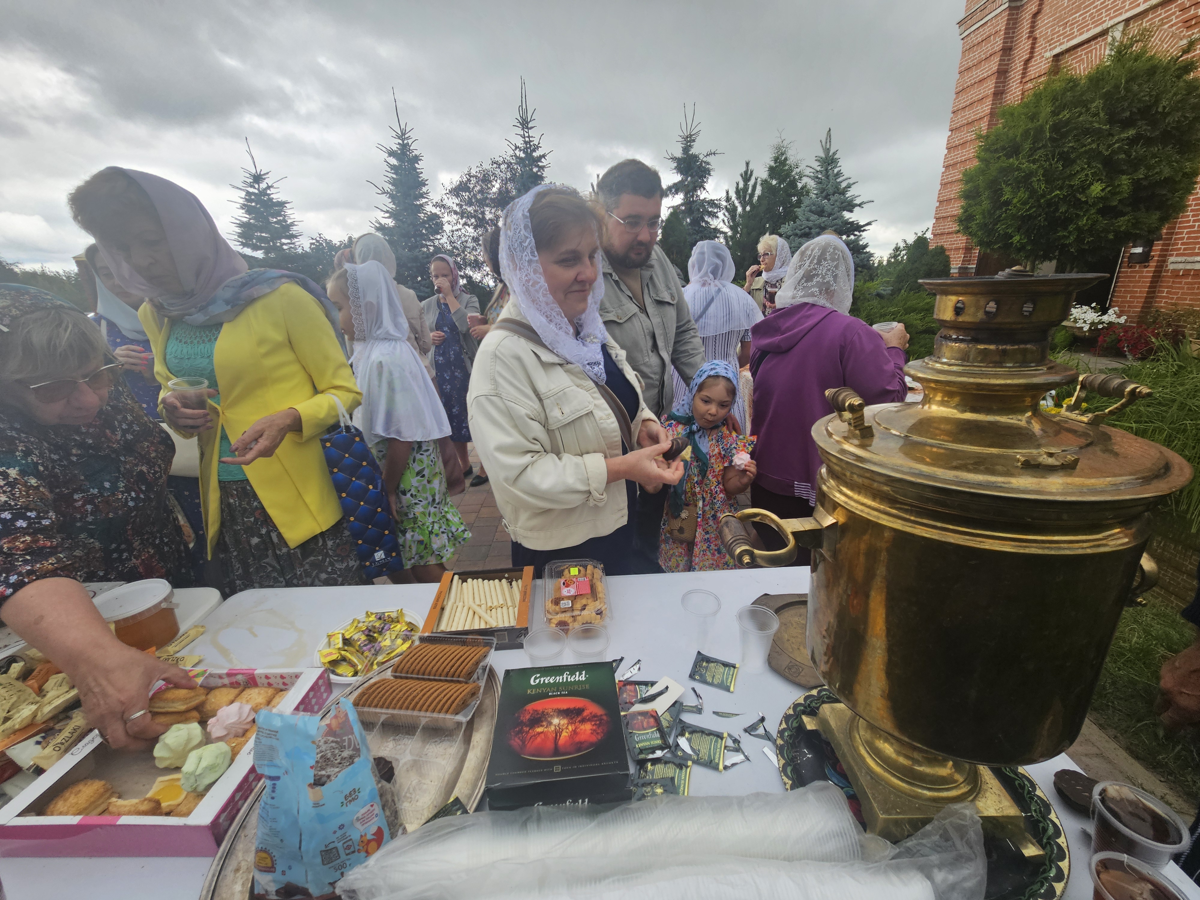 Чаепитие из старинного тульского самовара по окочании Богослужения. 25 июля 2026 года.