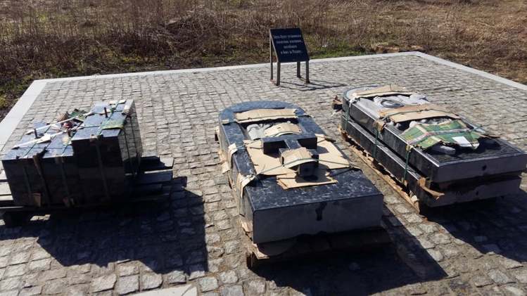 В село Мокрый Корь доставлены элементы памятника Защитникам Отечества